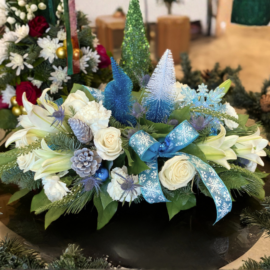 FESTIVE HOLIDAY Centerpiece