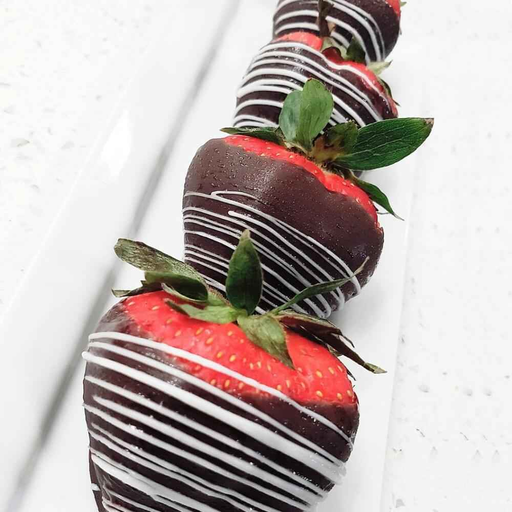 Chocolate-Covered Strawberries (DOZEN)