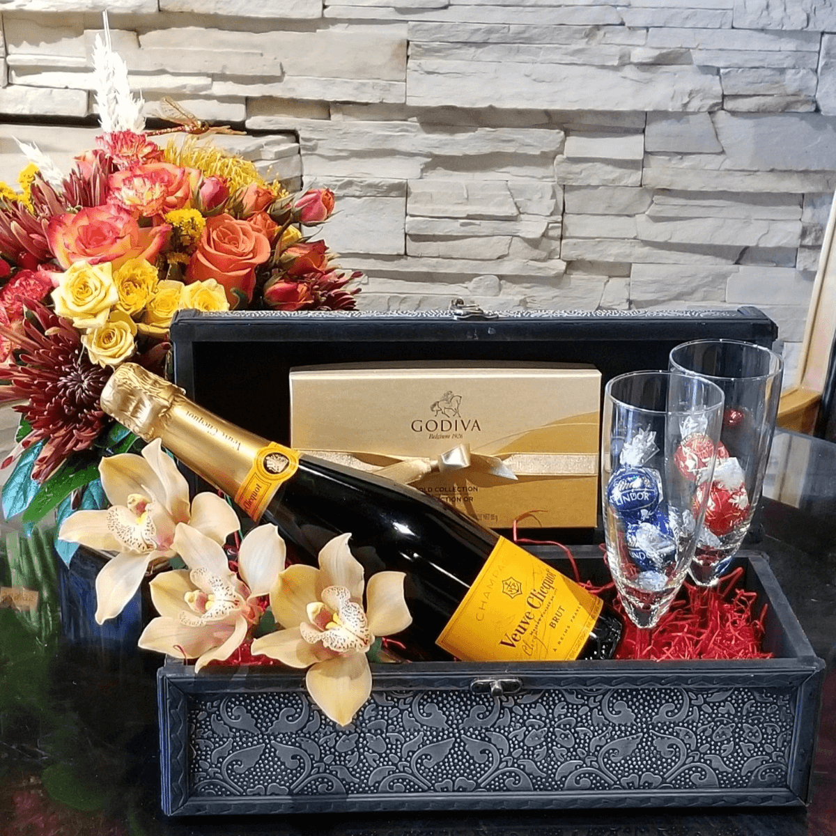 Champagne & Wine Gifts - Tiger Lily Floral