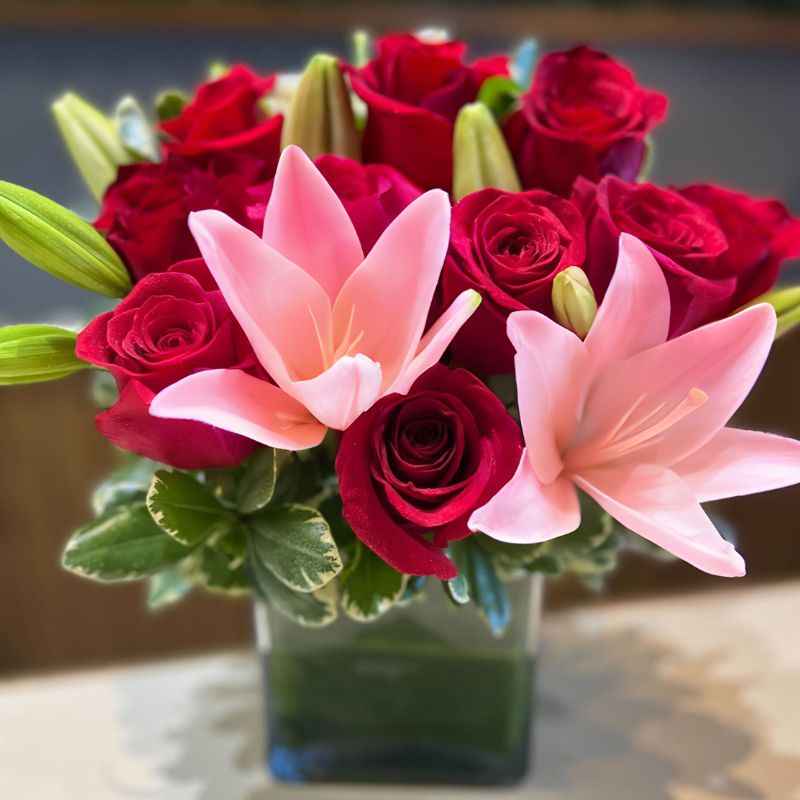 lily flower white and pink Pink Roses with White Lilies | Pretty Posh